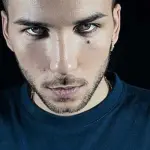 Briga nega foto e autografo a fan: non aveva album