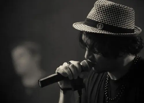 Fabrizio Moro si scusa per non aver salutato fan a Treviolo: grande uomo e artista