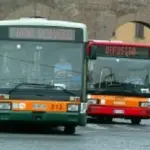 Autista di un autobus picchiato da due passeggeri