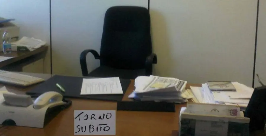 Prato, prof assenteista: organizzava party durante assenza dal lavoro