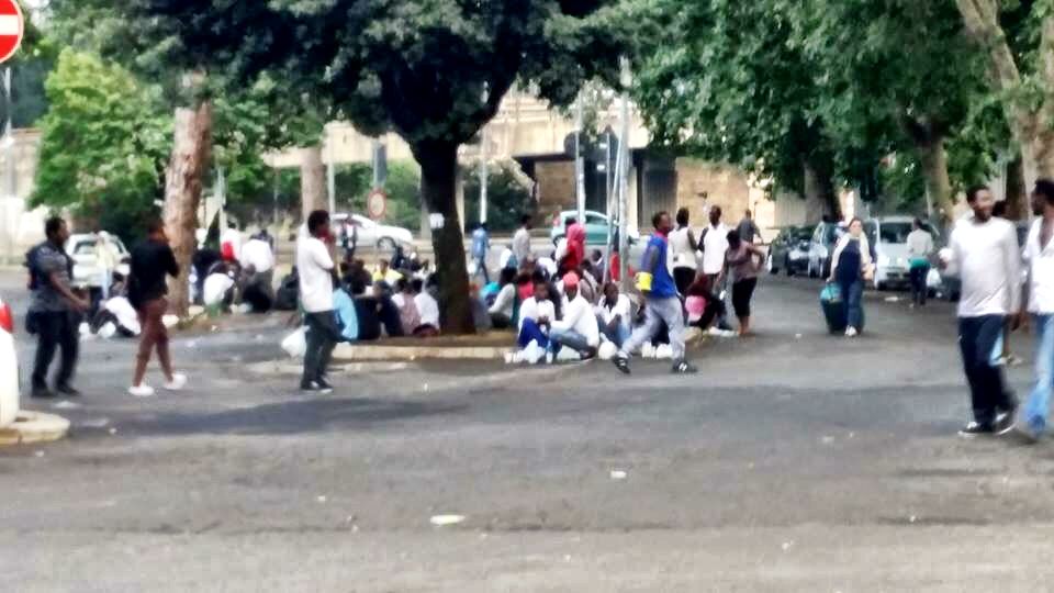 Roma, troppi profughi alla stazione Tiburtina: arriva Polizia