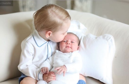 Kate Middleton scatta le prime foto ufficiali di George e Charlotte