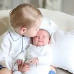Kate Middleton scatta le prime foto ufficiali di George e Charlotte