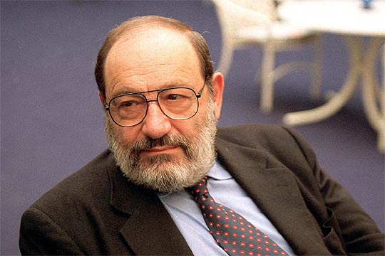 Umberto Eco contro social media: "Invasione degli imbecilli"