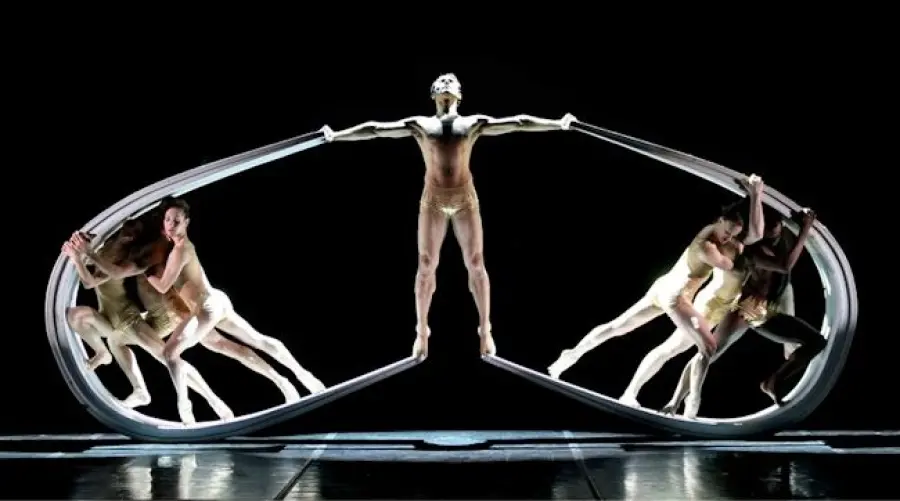 "W Momix Forever": Momix di Moses Pendleton a Milano