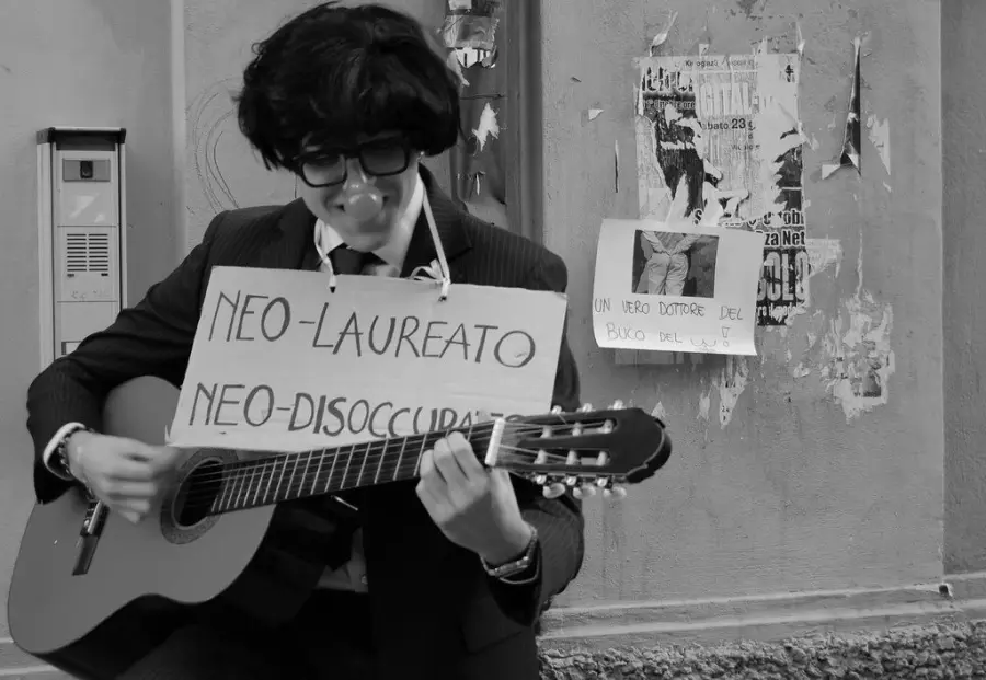 Istat, lavoro chimera per giovani laureati: meno della metà trova impiego a 3 anni dal titolo