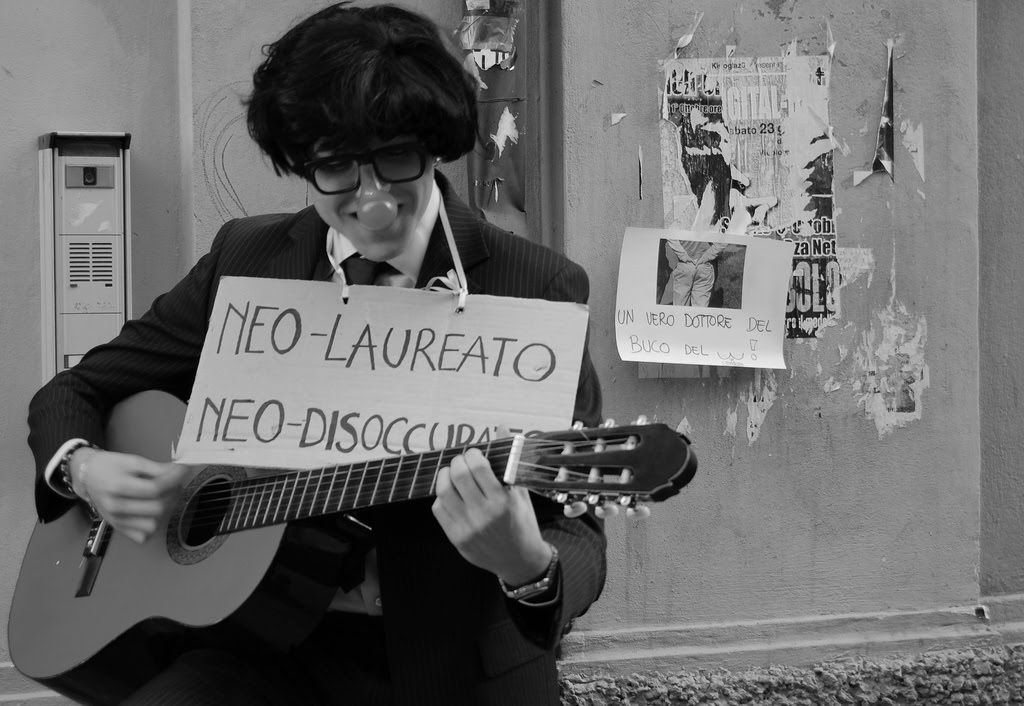 Istat, lavoro chimera per giovani laureati: meno della metà trova impiego a 3 anni dal titolo