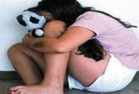 Violentata da padre e zio, si ribella e fa arrestare i suoi aguzzini