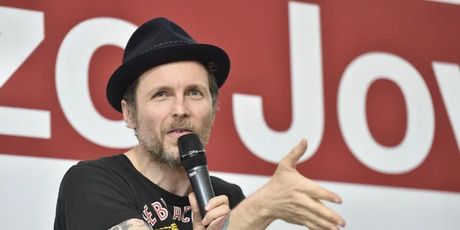 Jovanotti fautore del lavoro gratis? Criticato sul web