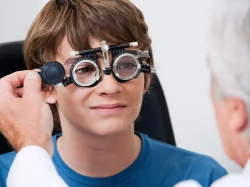 Miopia dilaga tra i giovani: 50% ha problemi di diottrie