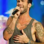 Maroon 5, Adam Levin nudo nel nuovo video: pubblico femminile approva