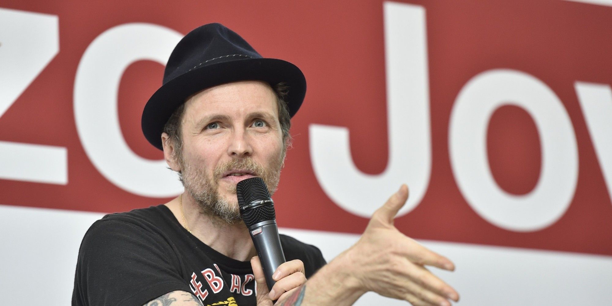 Jovanotti fautore del lavoro gratis? Criticato sul web