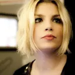 Uomini e Donne: Emma Marrone tronista? De Filippi la chiama