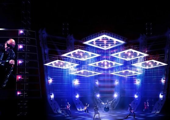 Vasco, astronave metallo durante Live Kom '015