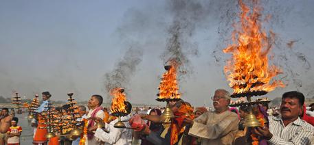 India, guru tantrico decapita figlio: linciato dalla folla