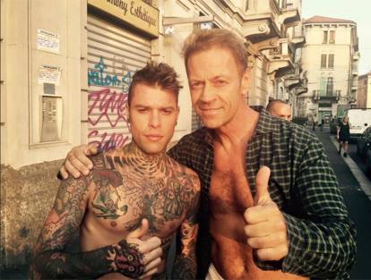 Fedez e Rocco Siffredi in mutande nel video di "Non c'è due senza trash"