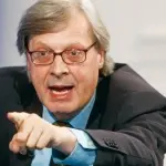 Vittorio Sgarbi picchiato a Napoli: ferita all'occhio