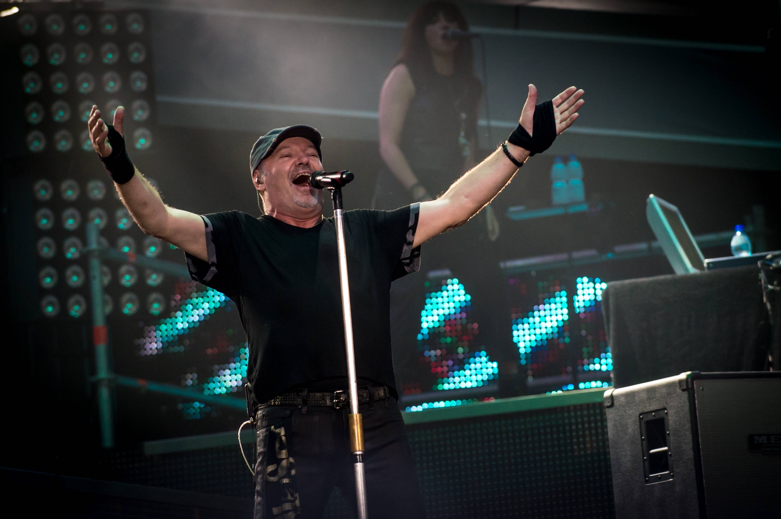 Vasco Rossi ama il live: "Concerti ti fanno entrare in contatto con il pubblico"