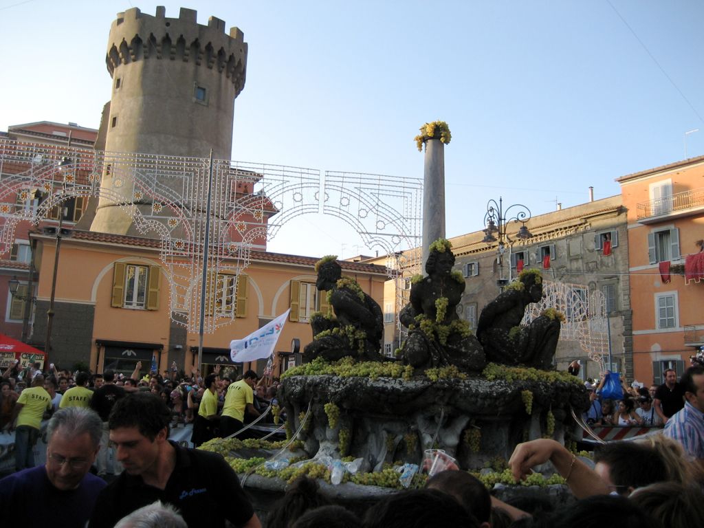 Marino, sit-in residenti contro arrivo migranti