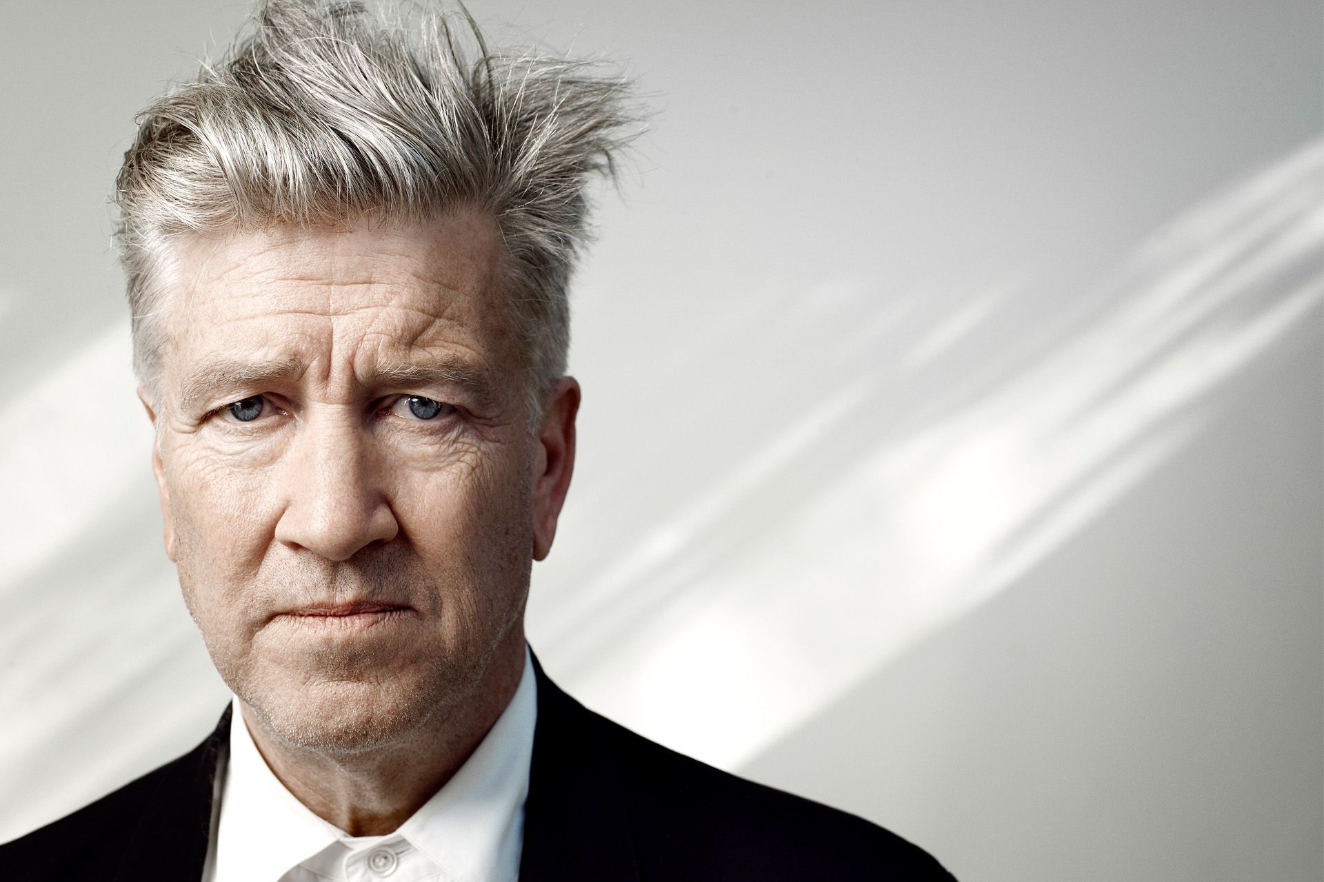 David Lynch fa passo indietro: dirigerà nuova serie 