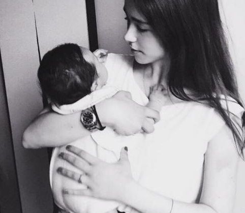 Aurora Ramazzotti presenta via social il fratellino Gabrio Tullio