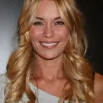 Elenoire Casalegno perde fede nel water: passa 2 ore in bagno per recuperarla