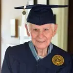 19enne si iscrive all'Università, ma si laurea a 94 anni