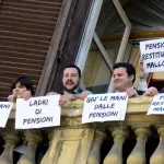 Pensioni, Salvini protesta dinanzi Ministero Economia: 
