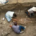 Fiori sulla tomba: usanza che affonda radici nel Paleolitico