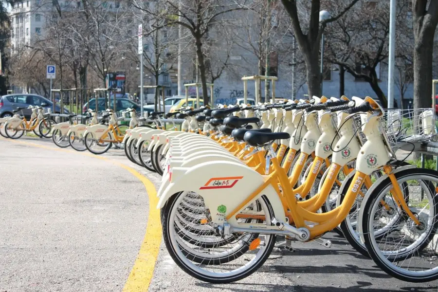 Milano, festa per inaugurazione BikeMi: 300 e-bike utilizzabili da domani