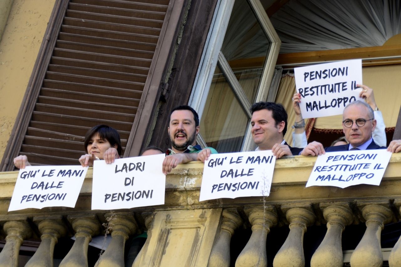 Pensioni, Salvini protesta dinanzi Ministero Economia: "Italiani derubati"