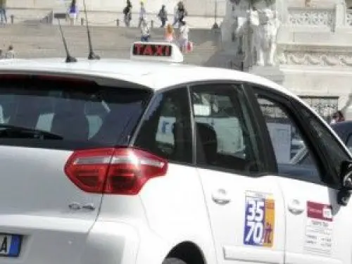 Roma, tassista violentata e derubata. Salvini: 