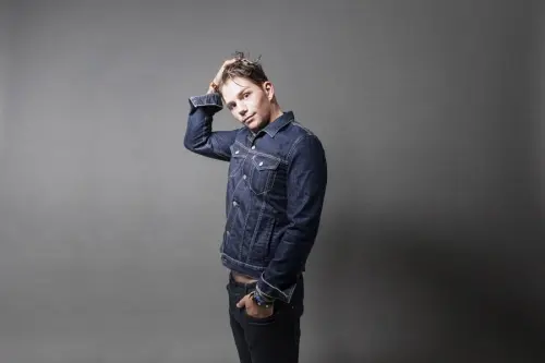 Enrico Nigiotti invita giovani a non mollare con 