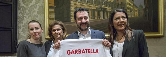 Salvini visita Garbatella: Claudio Amendola presente