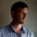 Ebola si nasconde nell'occhio di chi guarisce: la storia di Ian Crozier