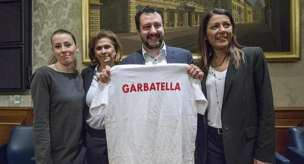 Salvini visita Garbatella: quartiere 'rosso' della Capitale