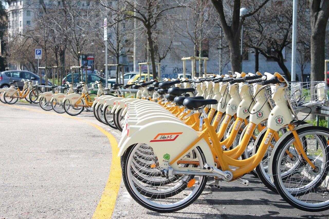 Milano, festa per inaugurazione BikeMi: 300 e-bike utilizzabili da domani