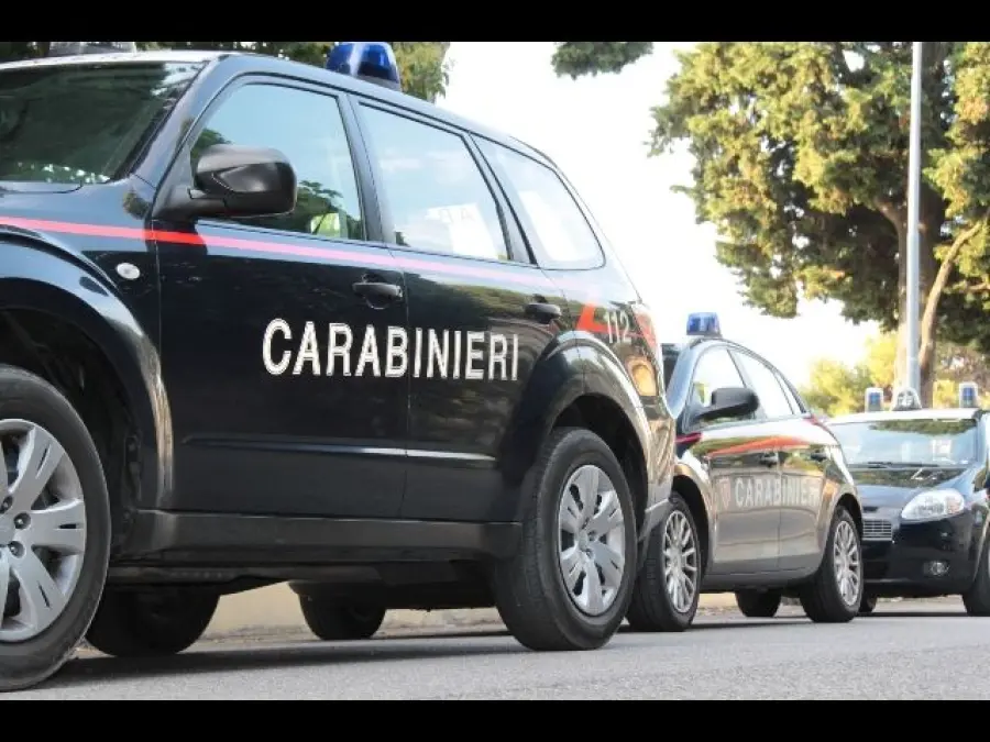 Bergamo, direttrice di banca presa e pugni da due uomini