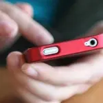 Inviare sms in sala operatoria fa sentire meno dolore: anestetici addio?