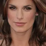 Elisabetta Canalis vende smartphone contenente video e foto private
