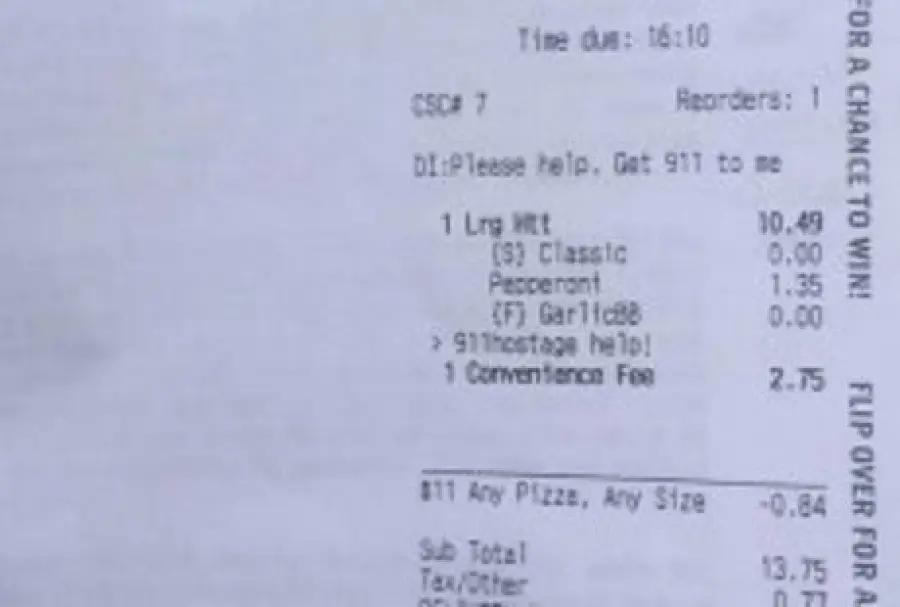 Segregata in casa coi figli, si salva ordinando una pizza online