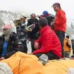 Nepal, ragazza estratta viva: 128 ore sotto le macerie