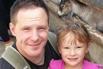 Uccide la figlia di botte: l’aveva presa in affido 3 mesi prima, per i soldi