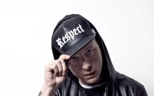 Clementino presenta 