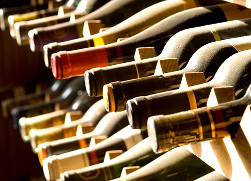 Alcolici nemici del girovita: calorie vanno indicate sulle bottiglie