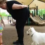 Sapphyre e Tom, la bambina e il cane disabili e inseparabili