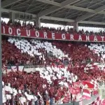 Derby di Torino macchiato dalla violenza: bus Juventus colpito da sassi
