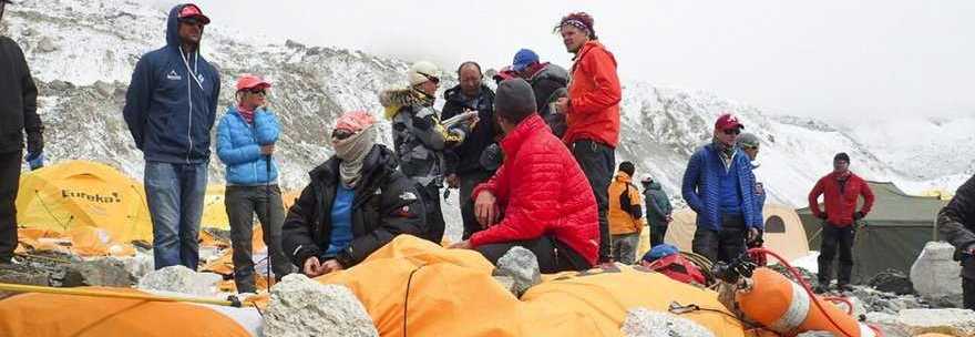 Nepal, ragazza estratta viva: 128 ore sotto le macerie