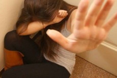 22enne incatenata all’asse da stiro per anni dai datori di lavoro