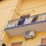 Bergamo, bimba cade dal quarto piano: grave ma non rischia vita